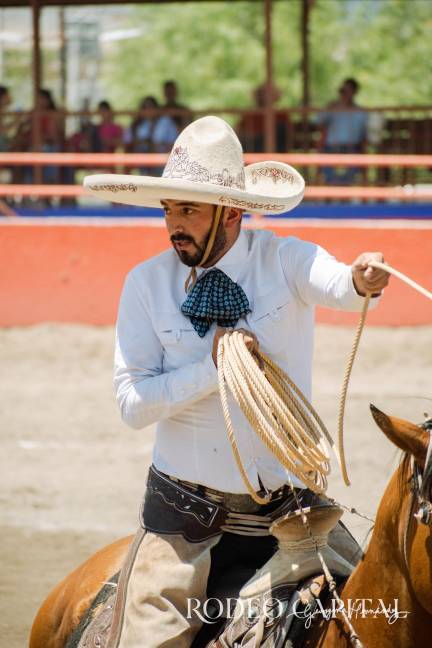 $!Roberto llegó a Chicago con la soga en las manos y la herencia familiar en el corazón.
