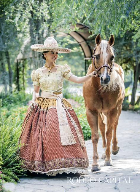 $!De familia charra, Estefanía comenzó desde muy pequeña su participación en el deporte nacional.