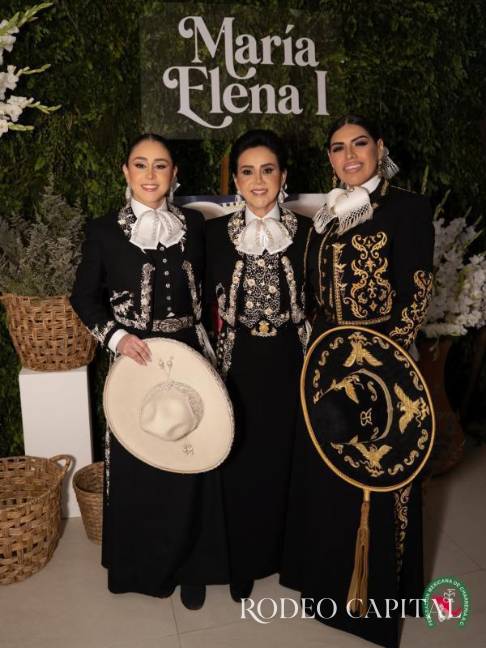 $!María Elena I (centro) con la reina de la Federación Mexicana de Charrería, Sofía I (derecha).