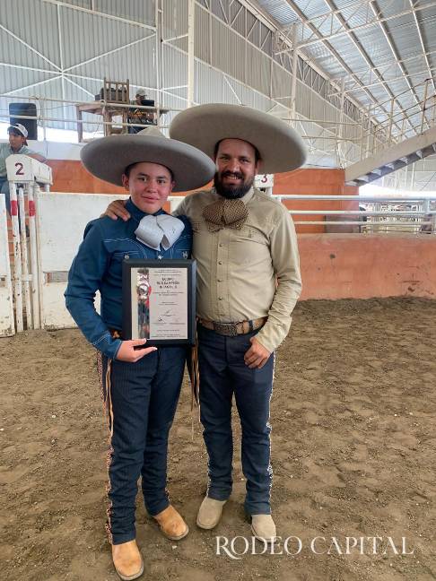 $!En julio del 2022 con su entrenador Javier Acosta.