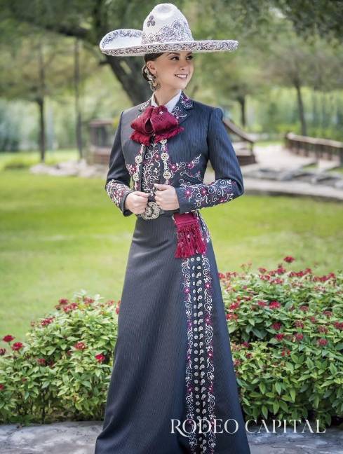 $!Más allá de la tradición charra, Estefanía dedica tiempo y esfuerzo a acompañar a niños que enfrentan el cáncer.