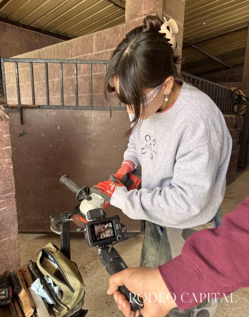 $!Su trabajo exige fuerza física y precisión.