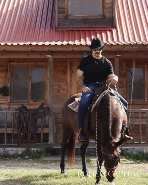 $!Dan Rosales, el regiomontano que dejó un trabajo bancario para subirse al escenario.