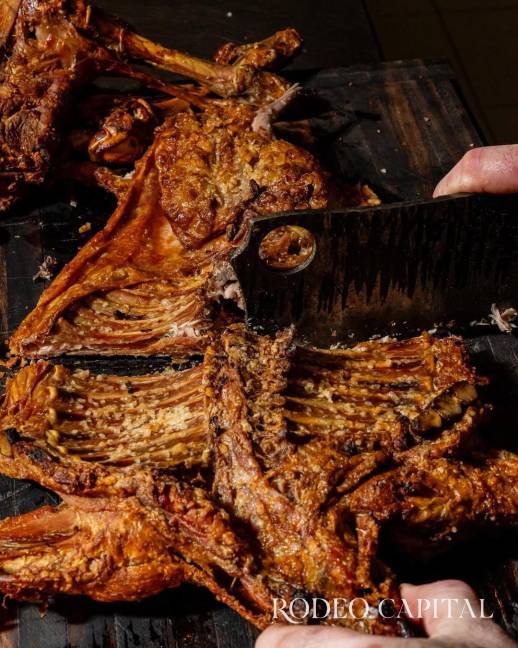 $!Cabrito, una tradición que reúne a generaciones frente a las brasas.