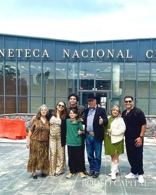 $!Jesús y su familia presenciaron en la Cineteca Nacional el documental “La Octava Suerte del Rodeo en México”.