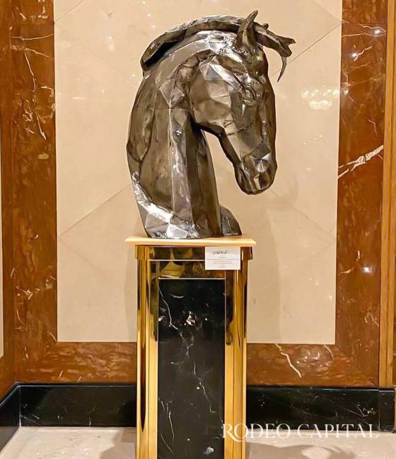 $!Las esculturas de Ríos han viajado más lejos de lo que él imaginó, como esta pieza que se exhibe en Medio Oriente.