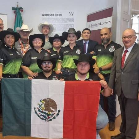 El equipo visitó el Instituto Cultural de México en Viena. FOTOS: CORTESÍA