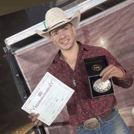 Luis Porto venció al toro Plata y logró una puntuación de 84 en el circuito Bendito Rodeo donde quedó campeón de la tercera etapa.