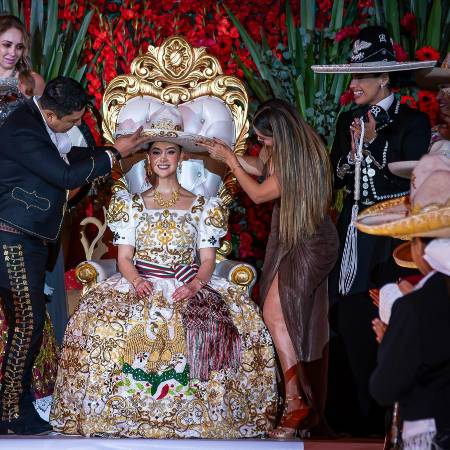 La regiomontana Estefanía Sepúlveda Quintanilla fue coronada como reina nacional de la Federación Méxicana de Charrería en la Plaza de Toros Monumental El Paseo “Fermín Rivera” de San Luis Potosí.