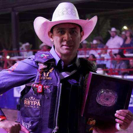 A los cinco segundos, aproximadamente, Álvaro fue derribado por el toro y perdió la oportunidad de sumar sus primeros puntos. El sábado pasado fue el campeón de International Bull Riding Challenge, en Las Encinas.