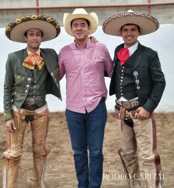 $!Daniel junto a Mauricio “Pichón” Ríos y Gabriel Muñoz Ledo, este último uno de sus grandes apoyos en la charrería.