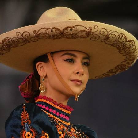 Entre la elegancia del traje charro y la sensibilidad social, Estefanía ha encontrado una misión que trasciende la arena.