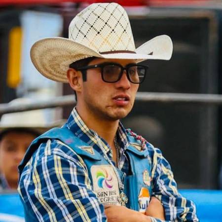 Erick Rodríguez fue pisado por el toro durante un rodeo en Aguascalientes, pero su familia reportó que ya se encuentra en recuperación.