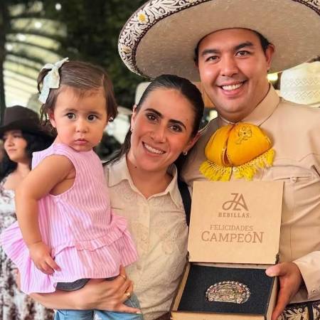 El charro saltillense compartió con su familia este triunfo en uno de las competencias de charrería más importantes del país.