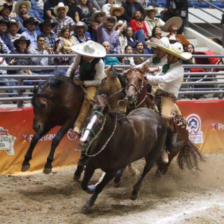 El paso de la muerte es una de las suertes más peligrosas de la charrería.