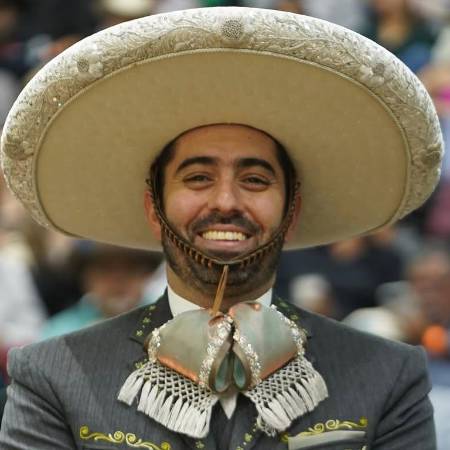 El charro veracruzano fue intervenido el viernes y fue inducido al coma en terapia intensiva. Se encuentra en un hospital privado de Orizaba.