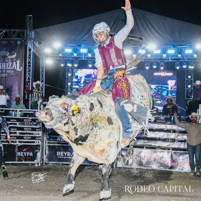 $!La jinete guanajuatense se ha ganado el respeto del ruedo.