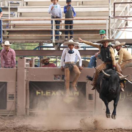 En el Lienzo Charro Profr. Enrique González Treviño se reconocerá la trayectoria de don Macario González y se celebrará el aniversario del recinto.