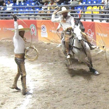 El equipo Rancho El Cortijo participó en el LXXXI Congreso y Campeonato Nacional Charro, que concluyó la semana pasada en Aguascalientes y llegó hasta las semifinales.