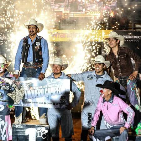 A dos semanas de la gran final, Francisco García logra la hebilla de campeón en la etapa 34 de Cuernos Chuecos.