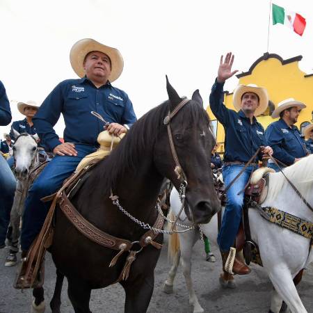 Cabalgan en Ramos Arizpe para celebrar el orgullo norteño
