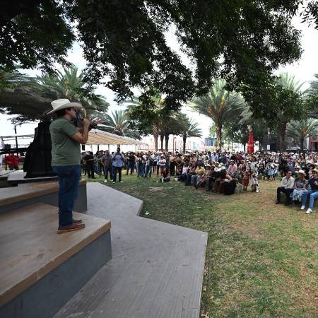 En un paseo comercial del norte de la ciudad se llevó a cabo la presentación del Rodeo Saltillo 2026.