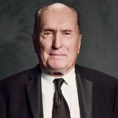 El legendario actor murió por causas naturales en su hogar en Middleburg, Virginia.