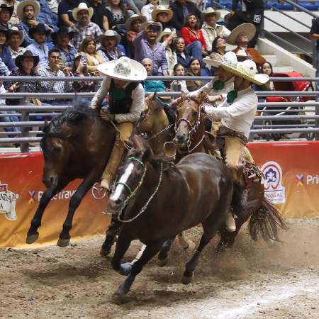 Este emocionante paso de la muerte le dio el boleto a José Andrés Aceves Aceves a la final nacional de Charro completo. Fotos: Federación Mexicana Mexicana de Charrería