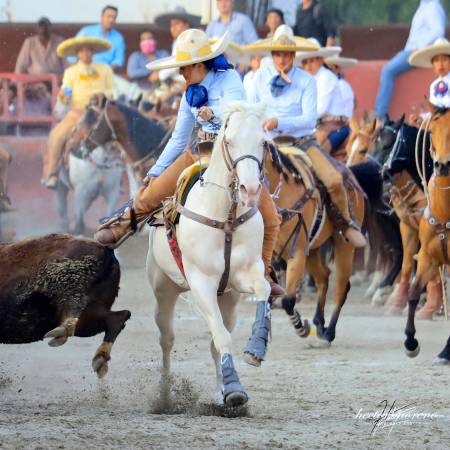 La pasión por las suertes de la charrería no conocen límites ni preferencias, sólo es tradición y orgullo.