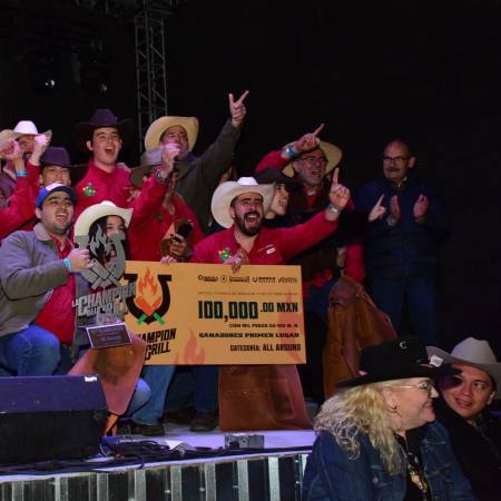 El equipo monclovense Chavochos BBQ se coronó como el triunfador indiscutible del certamen de parrilla en el Rodeo Saltillo. FOTOS: FRANCISCO MUÑIZ Y OMAR SAUCEDO