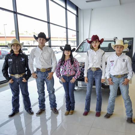 En la rueda de prensa estuvieron presentes algunos de los competidores que saltarán a la acción la tarde del sábado en la Arena 8 Segundos.