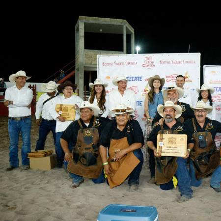 El equipo Buitres Cebos Parrilleros ganaron el concurso gastronómico del Parras Rodeo Vendimia &amp; Brasa Fest 2026