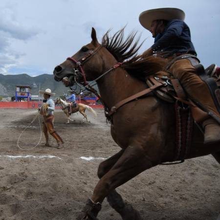 En la jornada del domingo, los equipos participantes pusieron a prueba su habilidad en las distintas suertes charras.