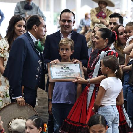 Dedican homenaje a Liliana Salinas Valdés por 52 años en la charrería