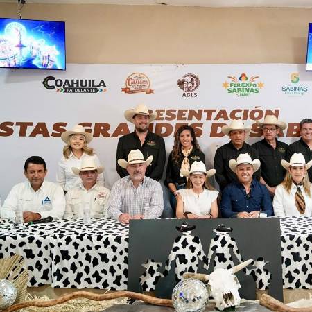 Autoridades municipales, estatales y el Comité Organizador de Feriexpo Sabinas 2026 revelaron los detalles de la cartelera artística y el programa para las festividades de septiembre. FOTO: CORTESÍA