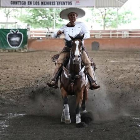 En el 59 Congreso Estatal Charro de Coahuila, celebrado en el mes de junio, Leonardo Dávila Salinas fue el campeón en la Cala de Caballo.
