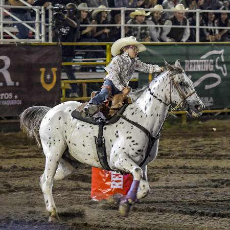 Inés Ballesteros, la barrilera monclovense de ocho años, será la única representante de Coahuila en el Campeonato Mundial Juvenil y Adolescente de la NBHA.