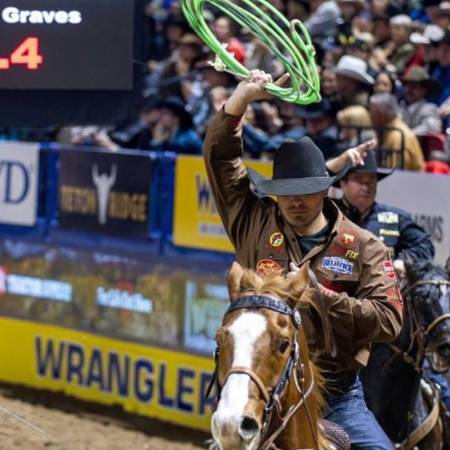Tanner Tomlinson y Travis Graves celebran no sólo ganar la sexta ronda, sino también marcar un nuevo récord en Lazo por pareja.