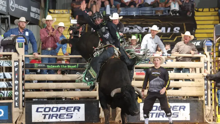 Los 25 jinetes restantes, todavía tendrán oportunidad de ganarse un pase para el campeonato en el Ride For Redemption del 14 al 15 de mayo, también en el Cowtown Coliseum.