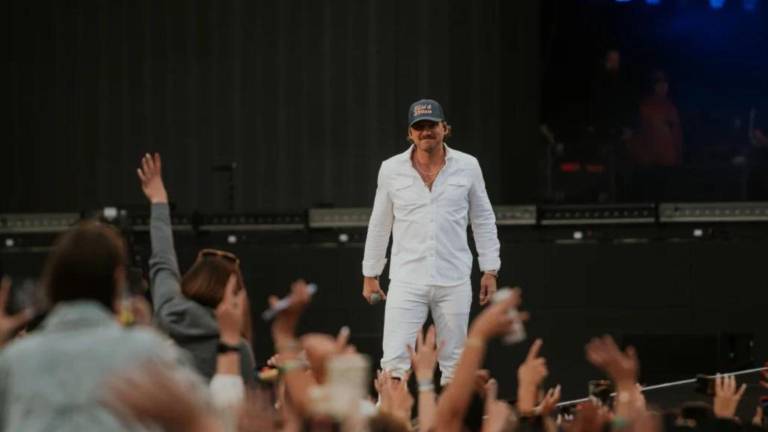 Wallen se presentó con rotundo éxito en Inglaterra el 4 de julio con un lleno total.