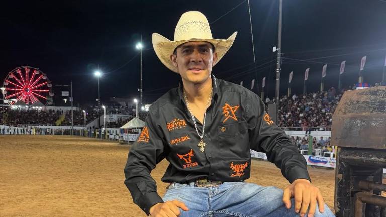 Álvaro Álvarez logra la victoria en una noche en que jinetes mexicanos y estadounidenses compitieron en el Tuff Enuff Bullriding Challenge.