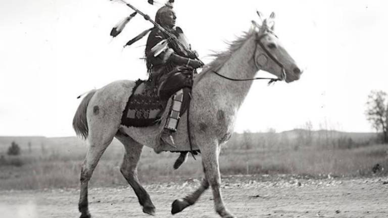 Para las tribus siuxes el caballo era mucho más que un animal de transporte o de caza, era un regalo sagrado que transformó por completo su modo de vida.