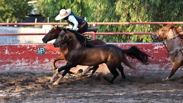Los charros de la región festejaron su día en un ambiente de fiesta y competencia.