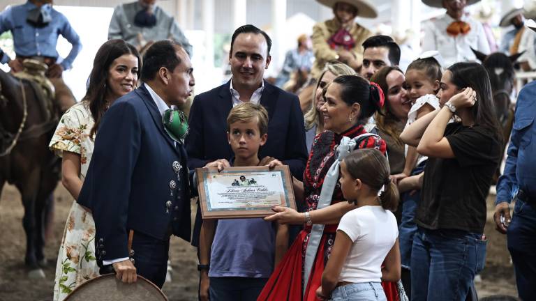 Dedican homenaje a Liliana Salinas Valdés por 52 años en la charrería
