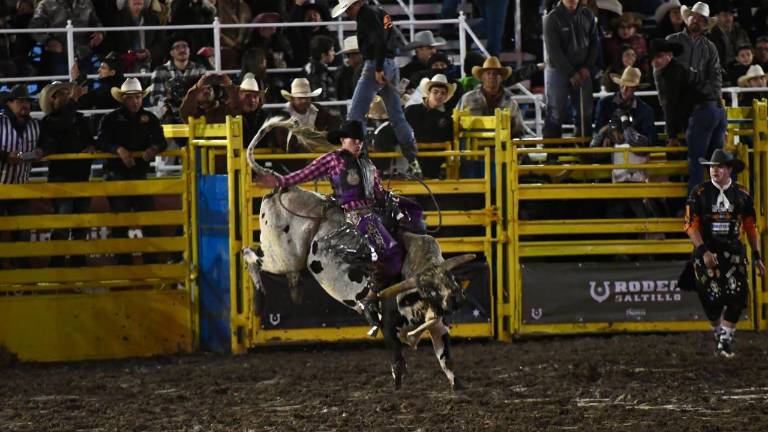 El jinete de Castaños, Brayan Medina, logró 84 puntos en la competencia del sábado. FOTOS: OMAR SAUCEDO