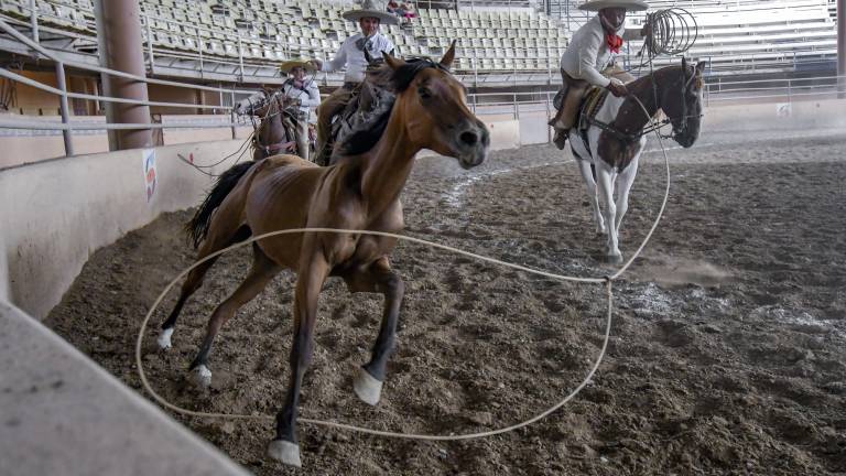 La charrería ya es toda una tradición que fomenta las tradiciones y convivencia familiar en Saltillo.