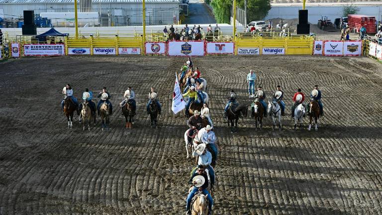 Entre la competencia del domingo en la Arena 8 Segundos hubo un momento dedicado al jinete Eliud Aranda, que justo en este lugar se despidió con su última monta.