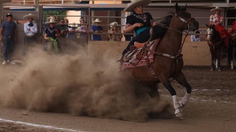 Nasyeri Yeverino fue una de las participantes de la Escaramuza Charra de Saltillo en la punta.