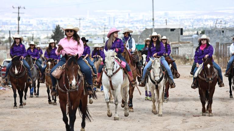 La Cuadra Los Meza organizó esta cabalgata para conmemorar el Día Internacional de la Mujer.