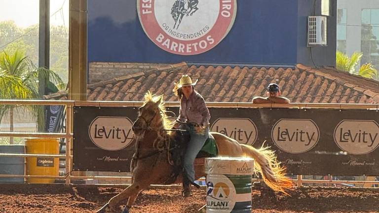 A base de entrenamiento, constancia, disciplina, así como buscar los mejores caballos y entrenadores, Paulina López se abrió paso en el rodeo mexicano y llegó en 2025 a Barretos, Brasil.